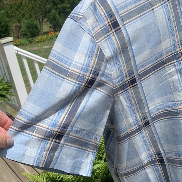 TOMMY Bahama Silk Casual Button Down Shirt Size medium - Picture 4 of 8